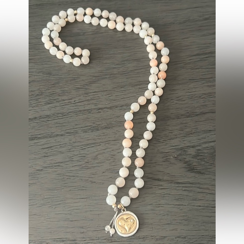 Park Lane genuine agate handknotted necklace with heart charm, EUC
